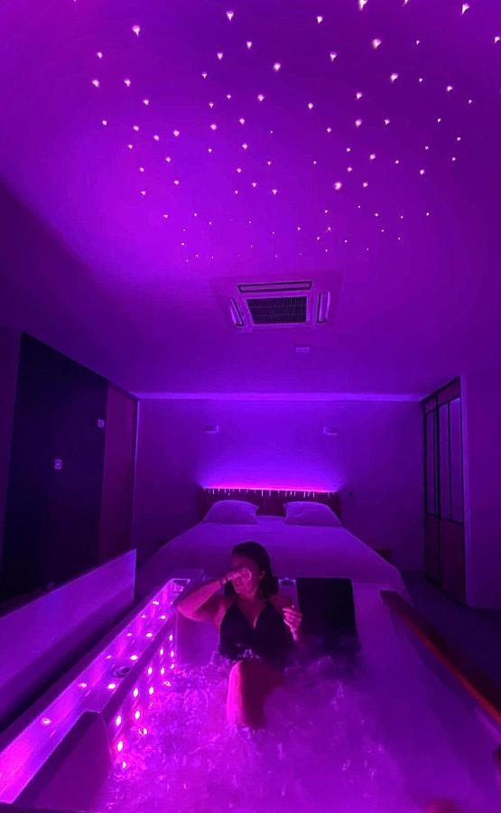 Adorable Guest House Avec Balneo Et Piscine 滨海奥洛讷 外观 照片